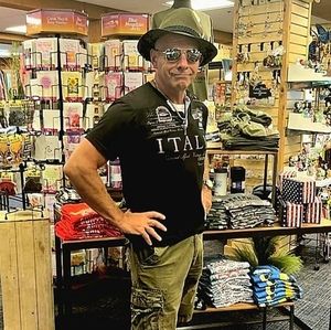 Meet your Posher, Tom